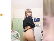 Vanilla_sexy обнажает грудь