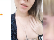 Vanilla_sexy обнажает грудь