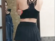 Lil (L)