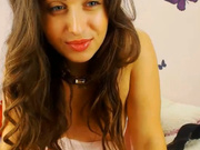 Приятная девушка ловит кайф