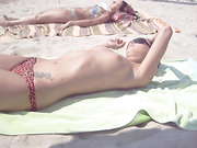 сиськи на пляже