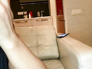 BellaLike трахает попу, а киска течет