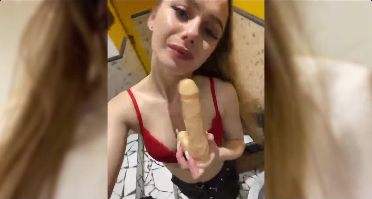 PrettyKatea минет в туалете