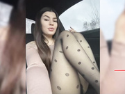 -MaybeBaby-кончает в машине-2