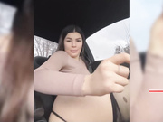 -MaybeBaby-кончает в машине-2