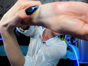 KiraLiLime вибратор и палец в попу