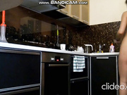 G-race готовит письку во фретюре и сиську с сырной начинкой, какая вкуснятина