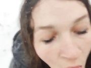 трахнул на улице и кончил в рот