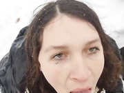 трахнул на улице и кончил в рот