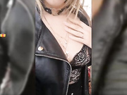 VaniLLa_sexy ласкает себя на прогулке-2