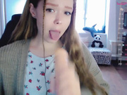 Kiska-Sofia трахает ротик и киску