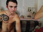 Danny_And_Alice кончил на грудь