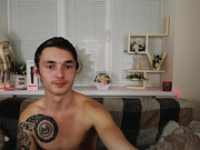 Danny_And_Alice кончил на грудь