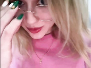 LiiBaby - маструбация в женском туалете