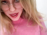 LiiBaby - маструбация в женском туалете