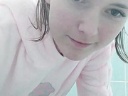 Голенькая в душе