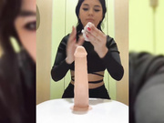 -Black-Mamba-шалит на крышке унитаза-2