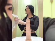 -Black-Mamba-шалит на крышке унитаза-2