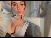 Cute-Anya сняла трусики