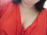 На работе крутит своей огромной попкой milediledi