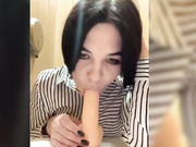 -Black-Mamba-шалит на крышке унитаза-3