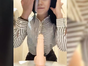 -Black-Mamba-шалит на крышке унитаза-3