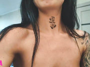 Drunk_Bosss кончил сучке на лицо а подруга слизывает