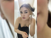 SOFICUMS одевается в примерочной