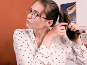 snangel играет с волосами