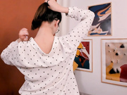 snangel играет с волосами