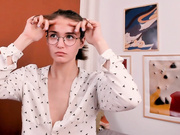 snangel играет с волосами