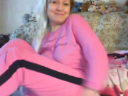 russkaya-blondinka-v-vozraste-drochit-palcami-pizdu-v-eroticheskom-chate