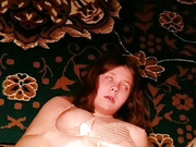 Молодая дрочит