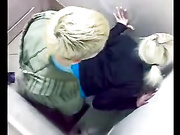 Секс в туалете с русской девочкой