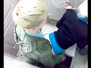 Секс в туалете с русской девочкой