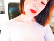 Малышка показала шоу мокрых сисек+крем на попку