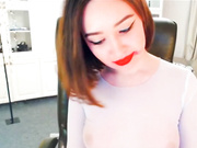 Малышка показала шоу мокрых сисек+крем на попку