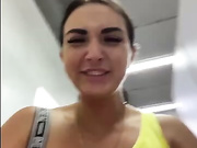 KROSHKA_n пытается сквиртануть в спортзале