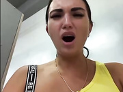 KROSHKA_n пытается сквиртануть в спортзале