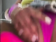 KROSHKA_n пытается сквиртануть в спортзале