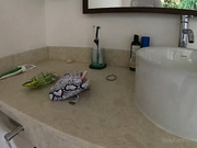 Анабель бреет волосатую письку