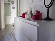 Ferrrrari играется с дырочками в ванной