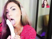 ASMR_LOVE посасывает дилдо