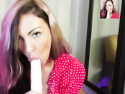 ASMR_LOVE посасывает дилдо