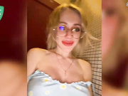 Likachkaa Отодвинула трусики рачком