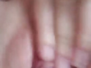 ДЕВИЦА ЛАСКАЕТ СВОЮ КИСКУ.