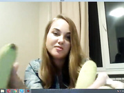 ДЕВИЦА С БАНАНОМ.