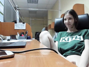 БРЮНЕТКА ДРОЧИТ.