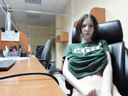 БРЮНЕТКА ДРОЧИТ.