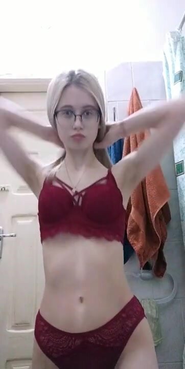 МОЛОДАЯ БЛОНДИНКА.